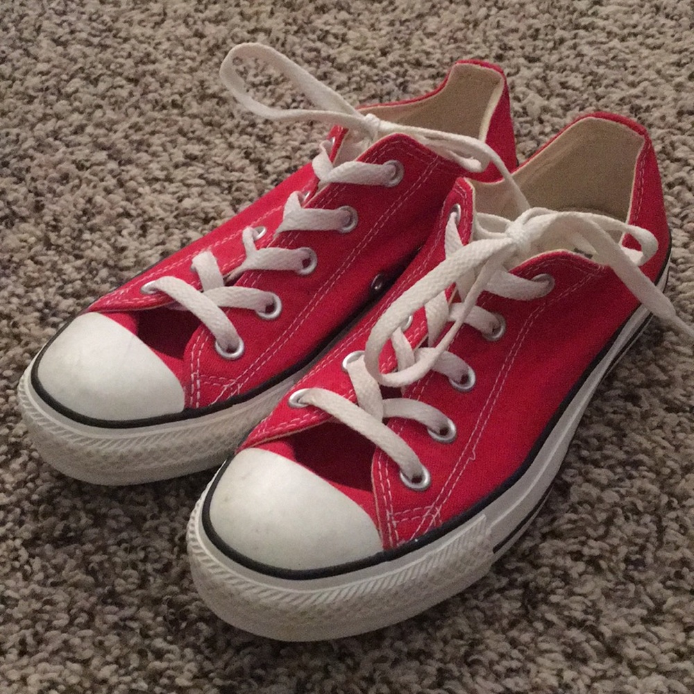 Red converse.